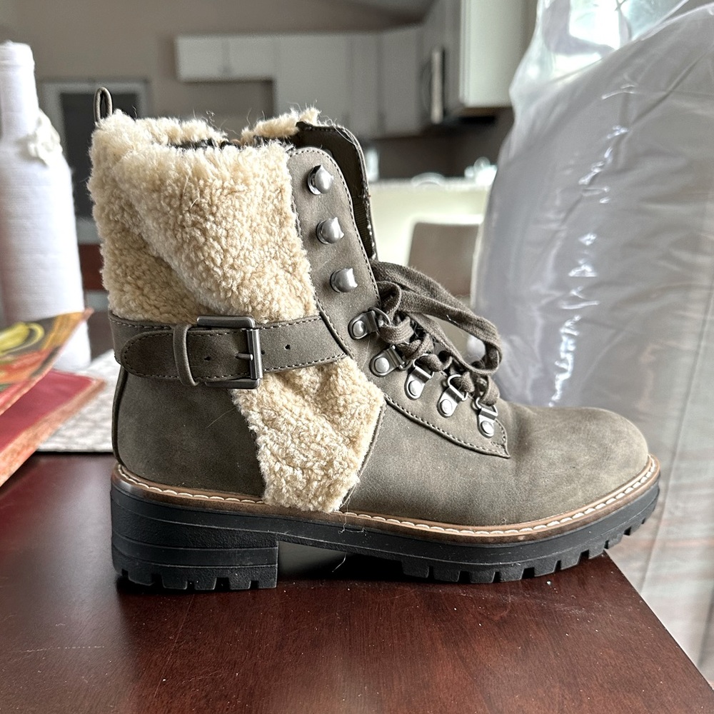 Boots - Olive